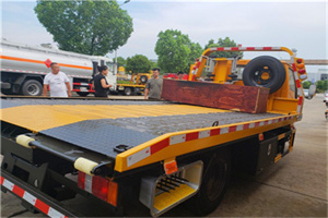 上街附近拖车电话号码服务